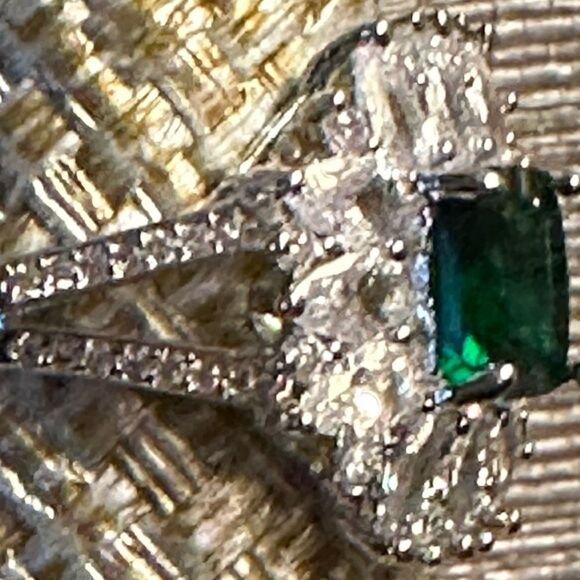 HURRY⭐️NEW⭐️ HUGE GREEN GEMSTONE RING LAB CREATED EMERALD WHITE CZ SQUARE BLING - Picture 6 of 11